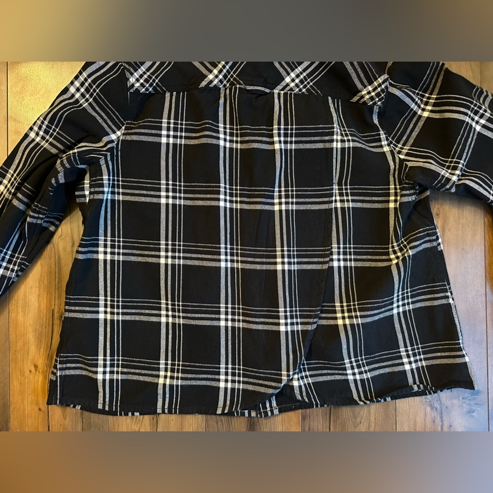 Duluth Trading Co Women’s Black Plaid Flannel Shirt XL Back Vent Gussets - Picture 5 of 7